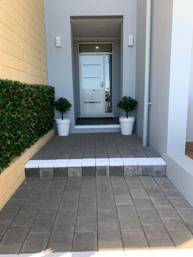 The Hutt On Mandurah Marina Apartment Exterior photo