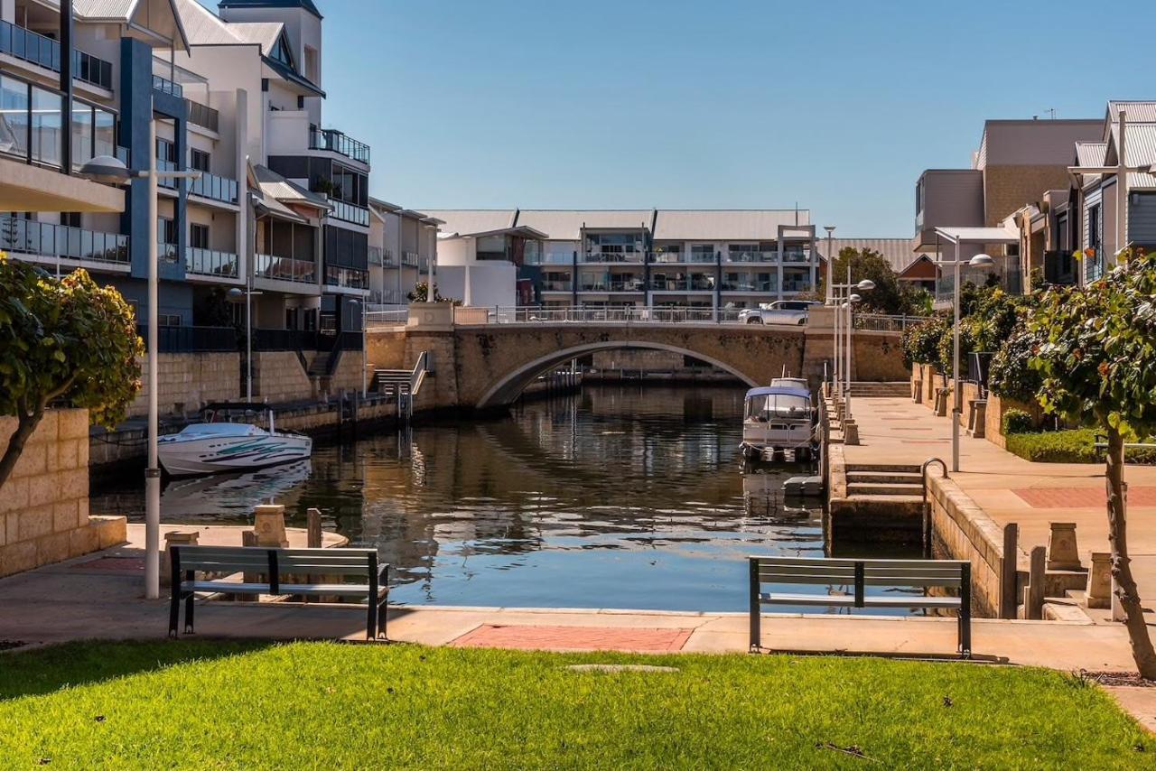 The Hutt On Mandurah Marina Apartment Exterior photo